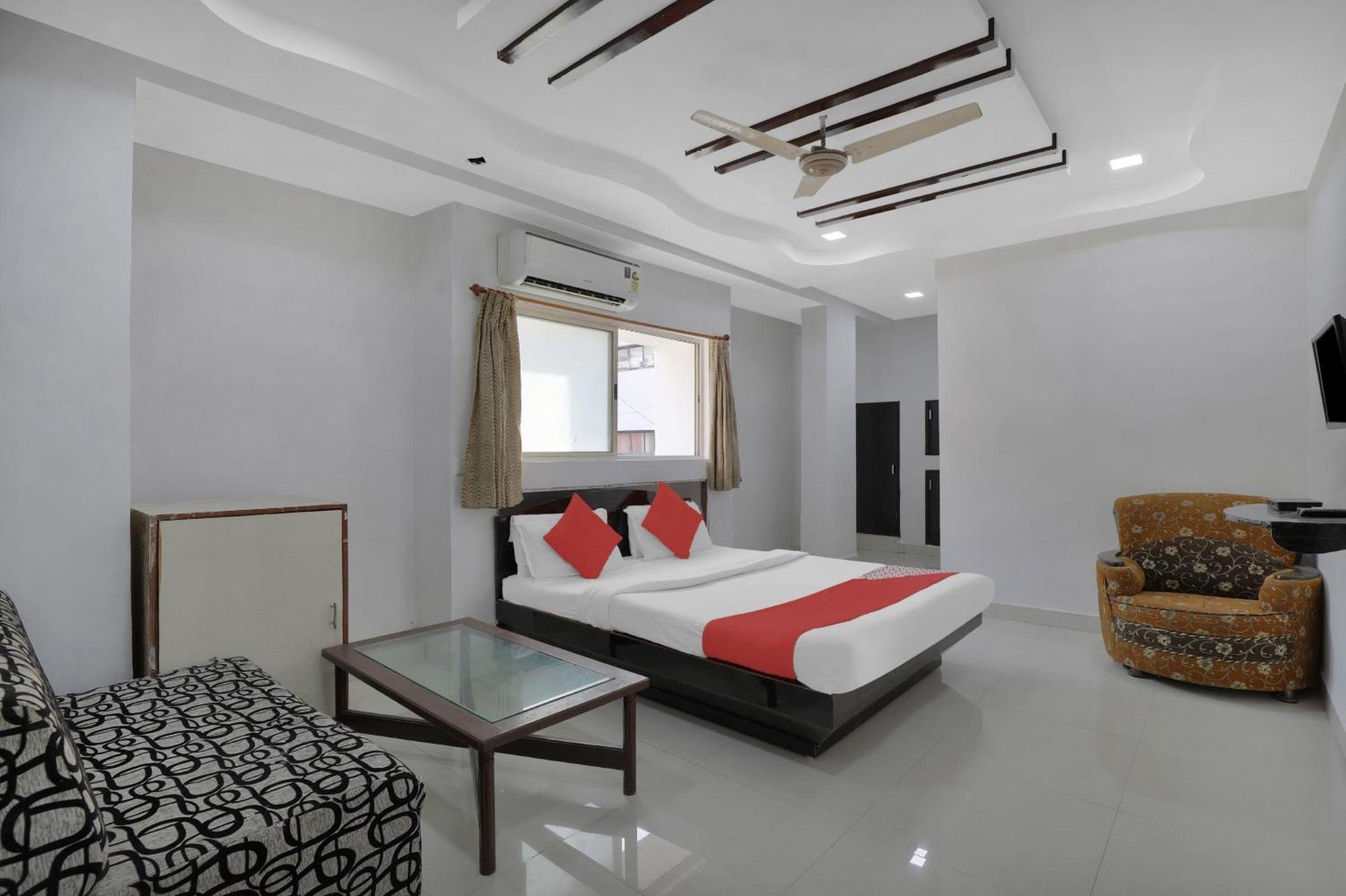Hotel O Rudra Palace Ahmedabad Exterior photo