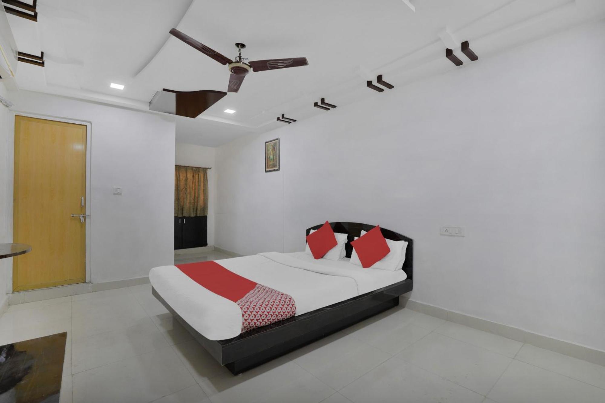 Hotel O Rudra Palace Ahmedabad Exterior photo